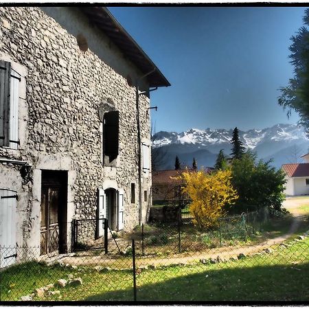 Vieux Corps De Ferme Datant De 1675 Crolles Bagian luar foto
