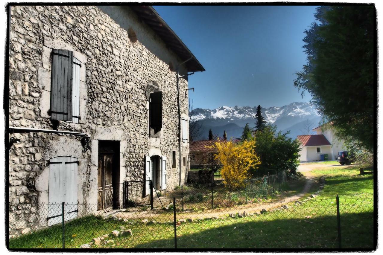 Vieux Corps De Ferme Datant De 1675 Crolles Bagian luar foto